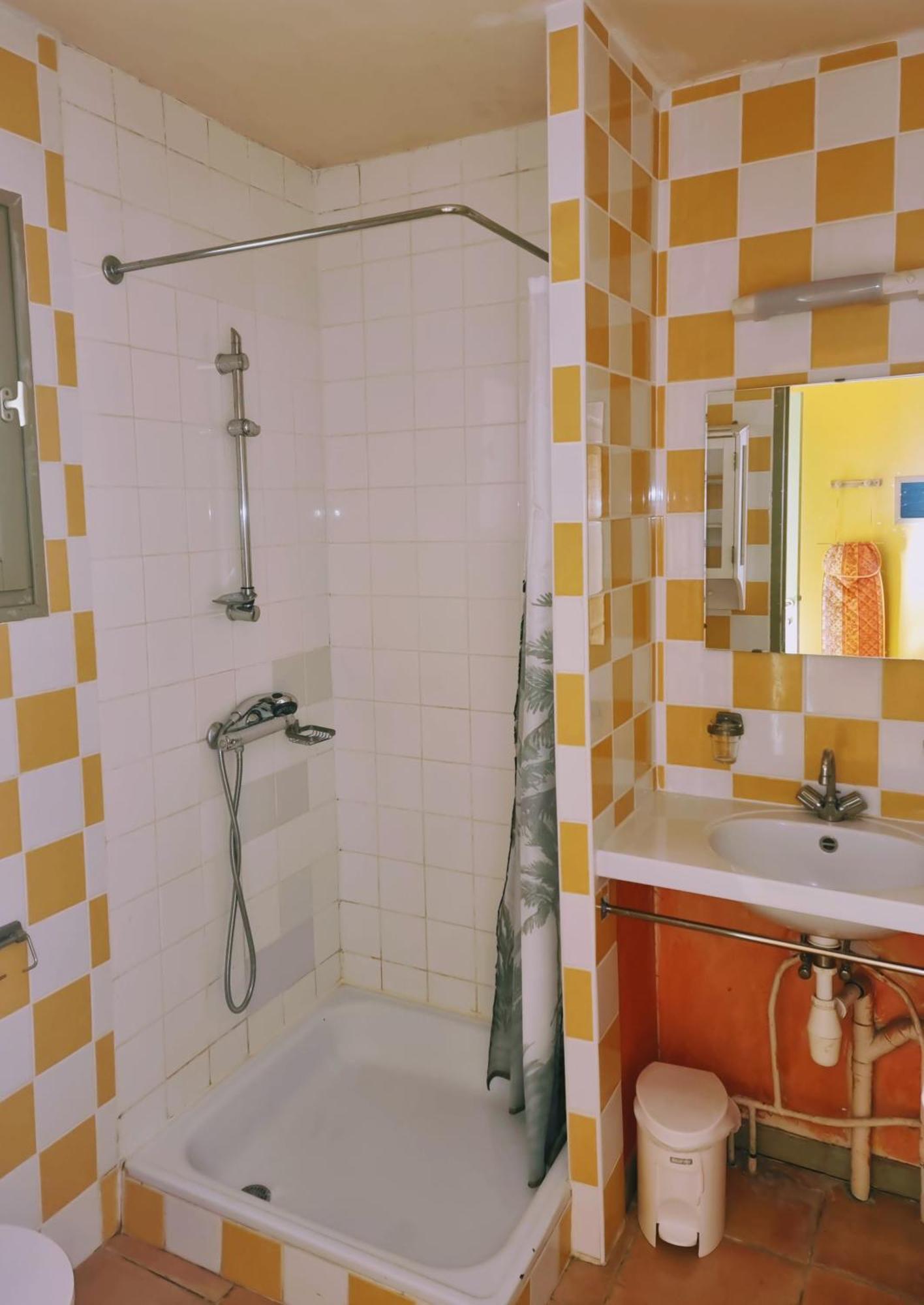Pousterle De Sabran - Piscine & Hammam Apartamento Quarto foto