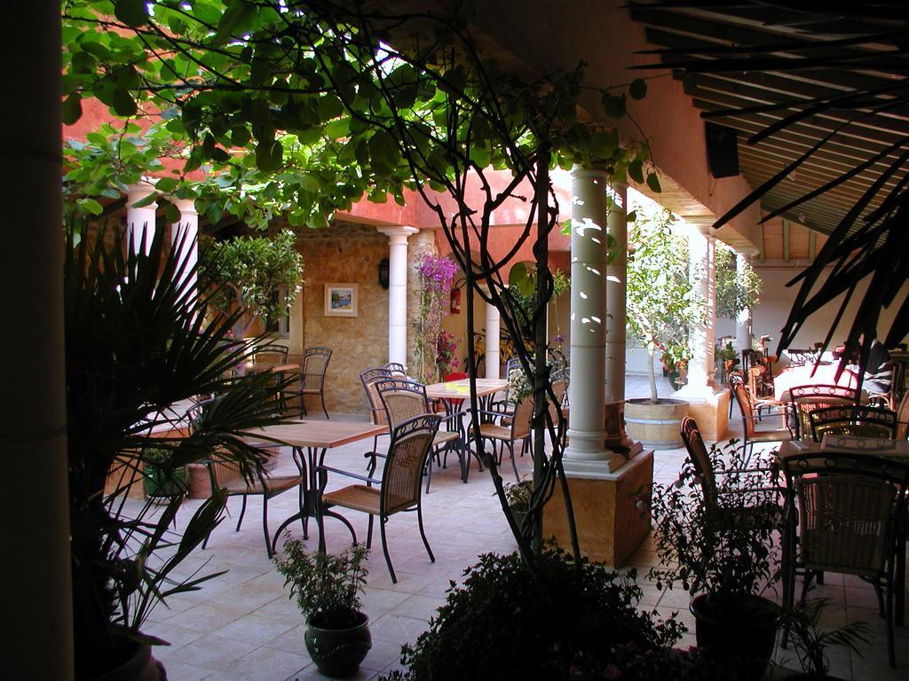 Pousterle De Sabran - Piscine & Hammam Apartamento Exterior foto