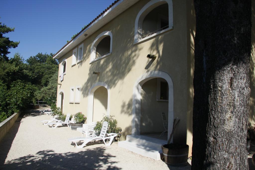 Pousterle De Sabran - Piscine & Hammam Apartamento Exterior foto