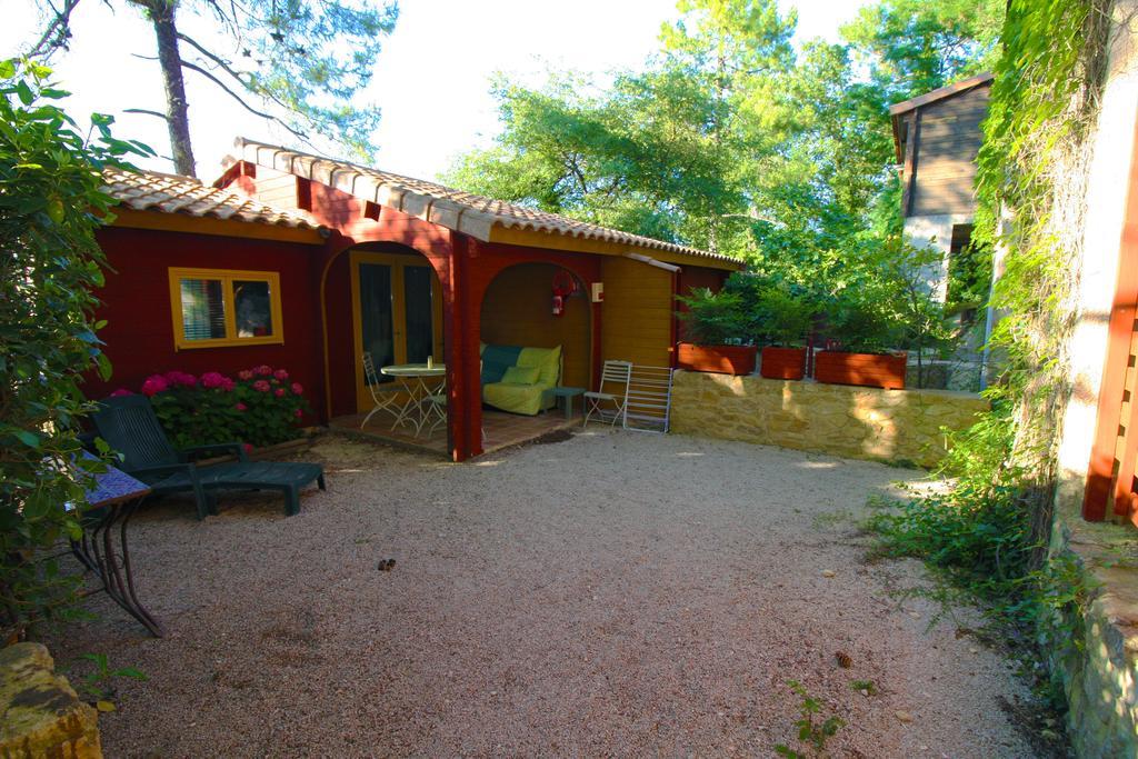 Pousterle De Sabran - Piscine & Hammam Apartamento Exterior foto