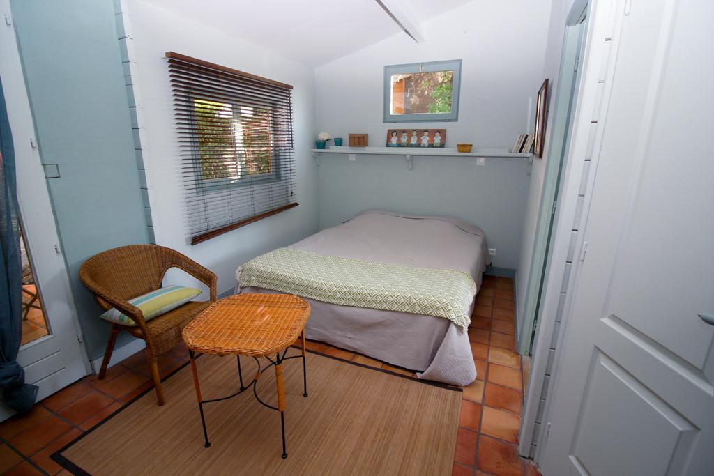 Pousterle De Sabran - Piscine & Hammam Apartamento Exterior foto